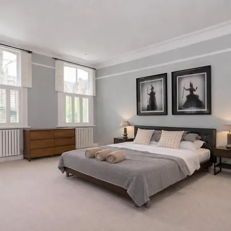 Vakantiehuis Stylish Centre Retreat With Private Terrace & Hottub *