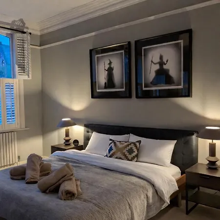 Vakantiehuis Stylish Centre Retreat With Private Terrace & Hottub Leeds (West Yorkshire)