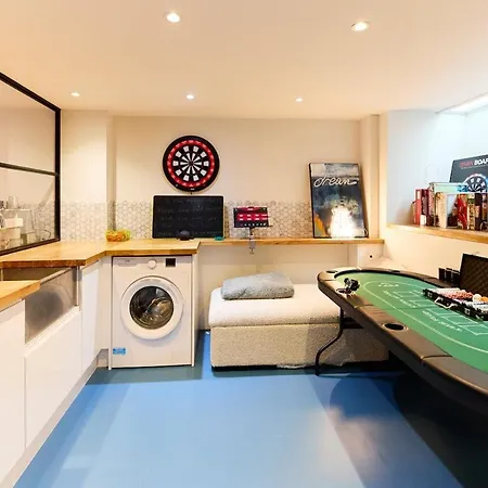 Stylish Centre Retreat With Private Terrace & Hottub Nyaraló Leeds