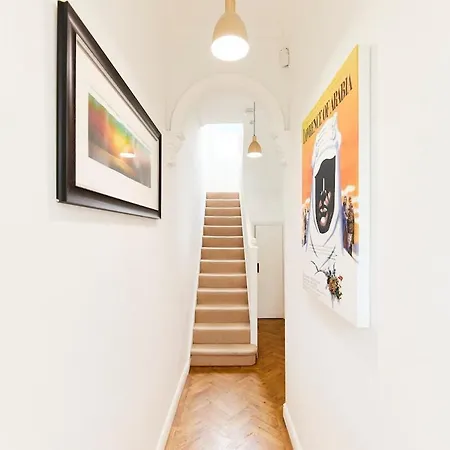 Stylish Centre Retreat With Private Terrace & Hottub Leeds