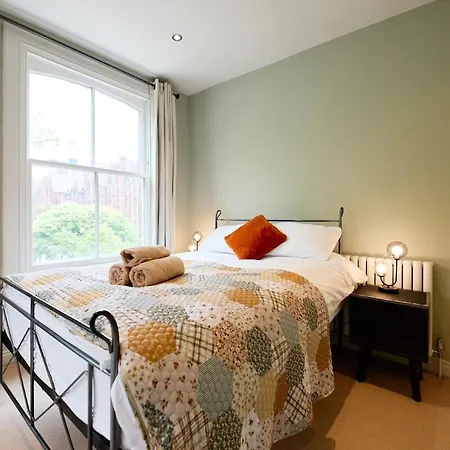 Stylish Centre Retreat With Private Terrace & Hottub Nyaraló Leeds