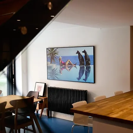 Stylish Centre Retreat With Private Terrace & Hottub * Leeds