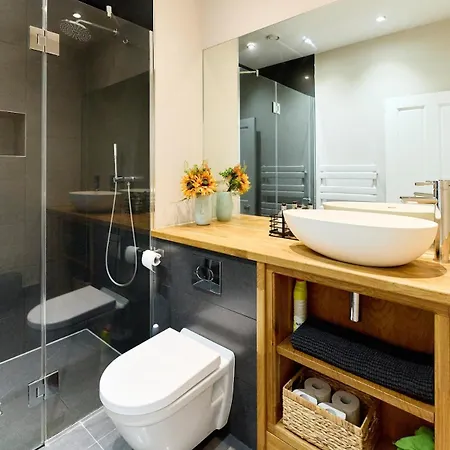 Stylish Centre Retreat With Private Terrace & Hottub Leeds