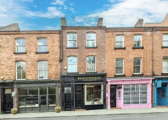 Stylish Centre Retreat With Private Terrace & Hottub Hébergement de vacances