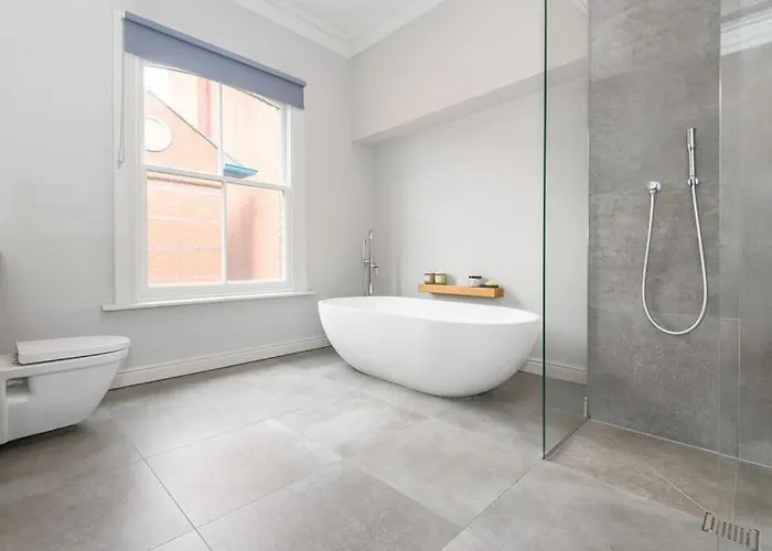 Stylish Centre Retreat With Private Terrace & Hottub *