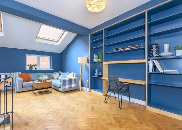 Semesterbostad Stylish Centre Retreat With Private Terrace & Hottub