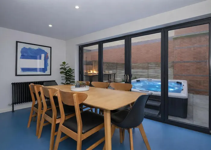 Semesterbostad Stylish Centre Retreat With Private Terrace & Hottub Leeds (West Yorkshire)