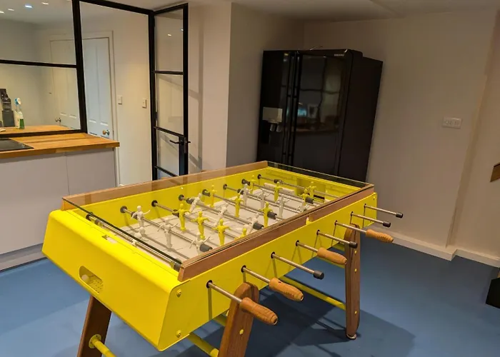 Stylish Centre Retreat With Private Terrace & Hottub Leeds (West Yorkshire)