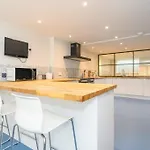 Stylish Centre Retreat With Private Terrace & Hottub Ferienhaus